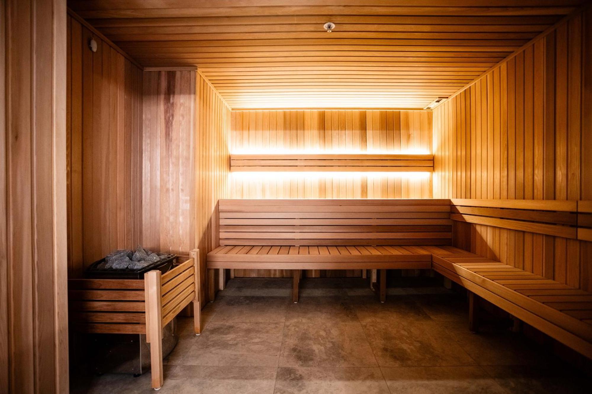 Meriton Suites Canberra Extérieur photo A sauna