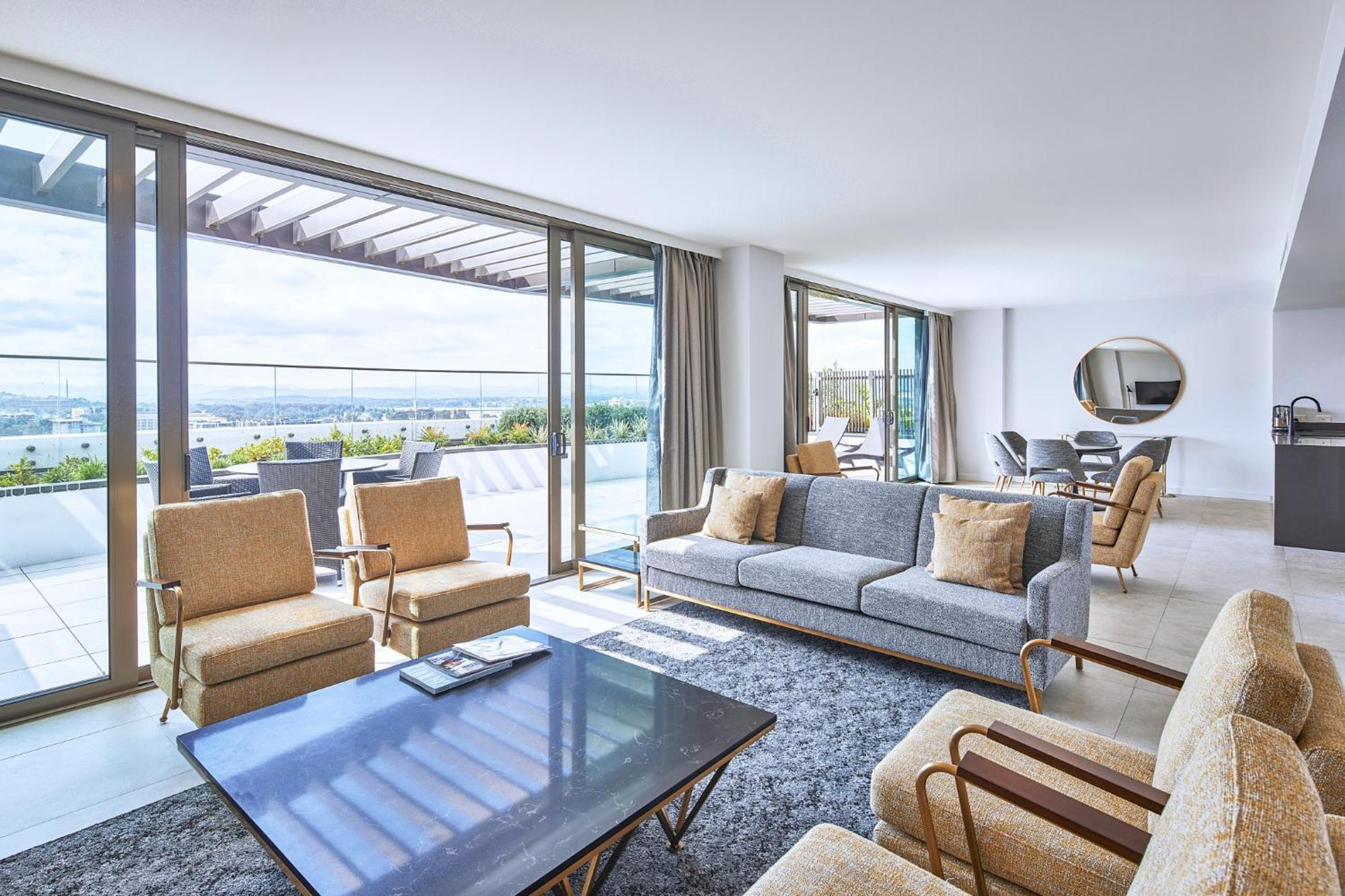 Meriton Suites Canberra Extérieur photo The Penthouse