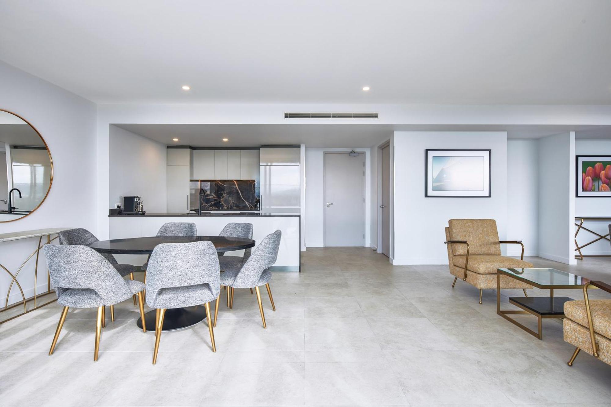 Meriton Suites Canberra Extérieur photo A typical apartment interior