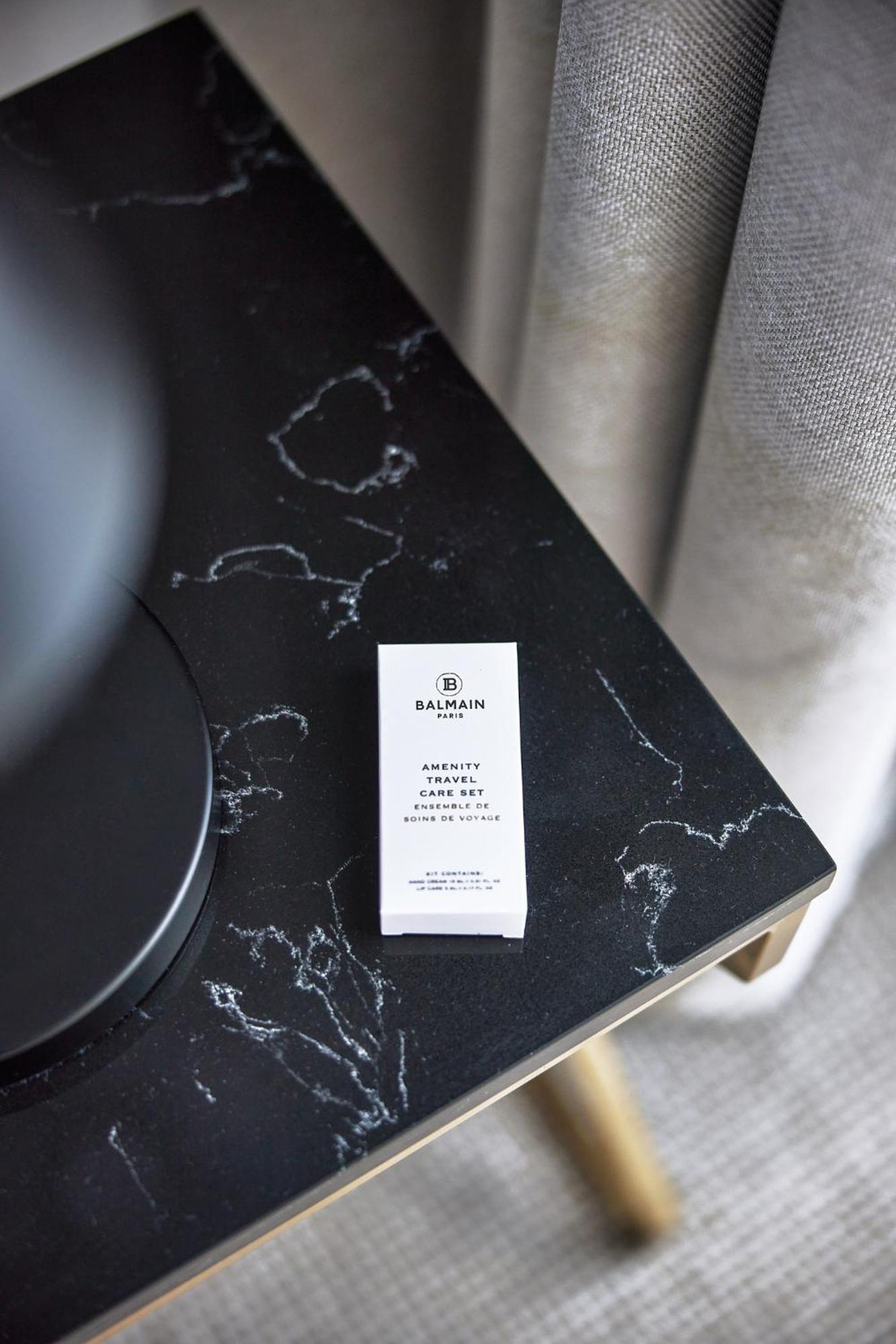 Meriton Suites Canberra Extérieur photo Balmain Hair Couture