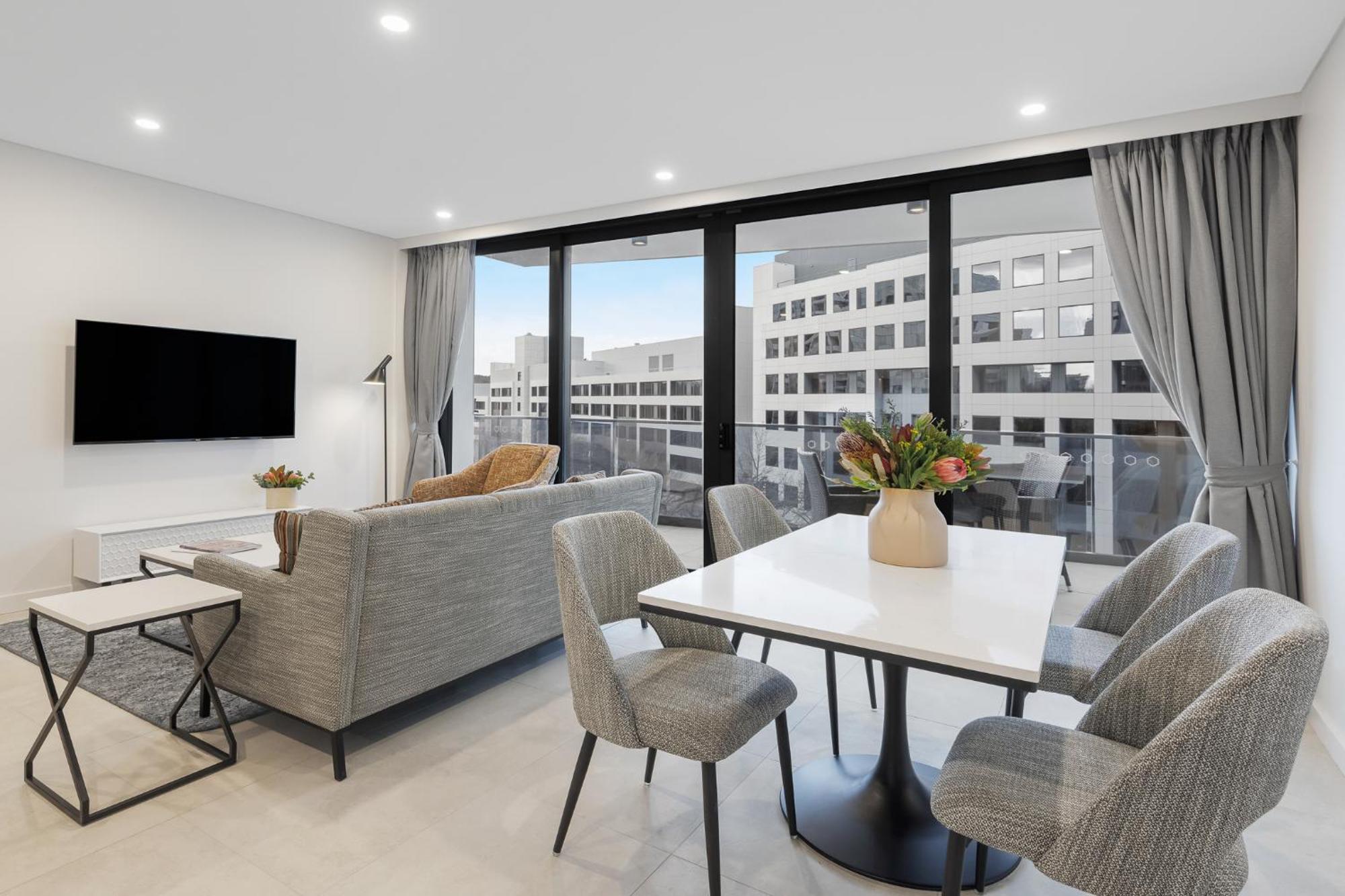 Meriton Suites Canberra Extérieur photo The interior of a typical apartment