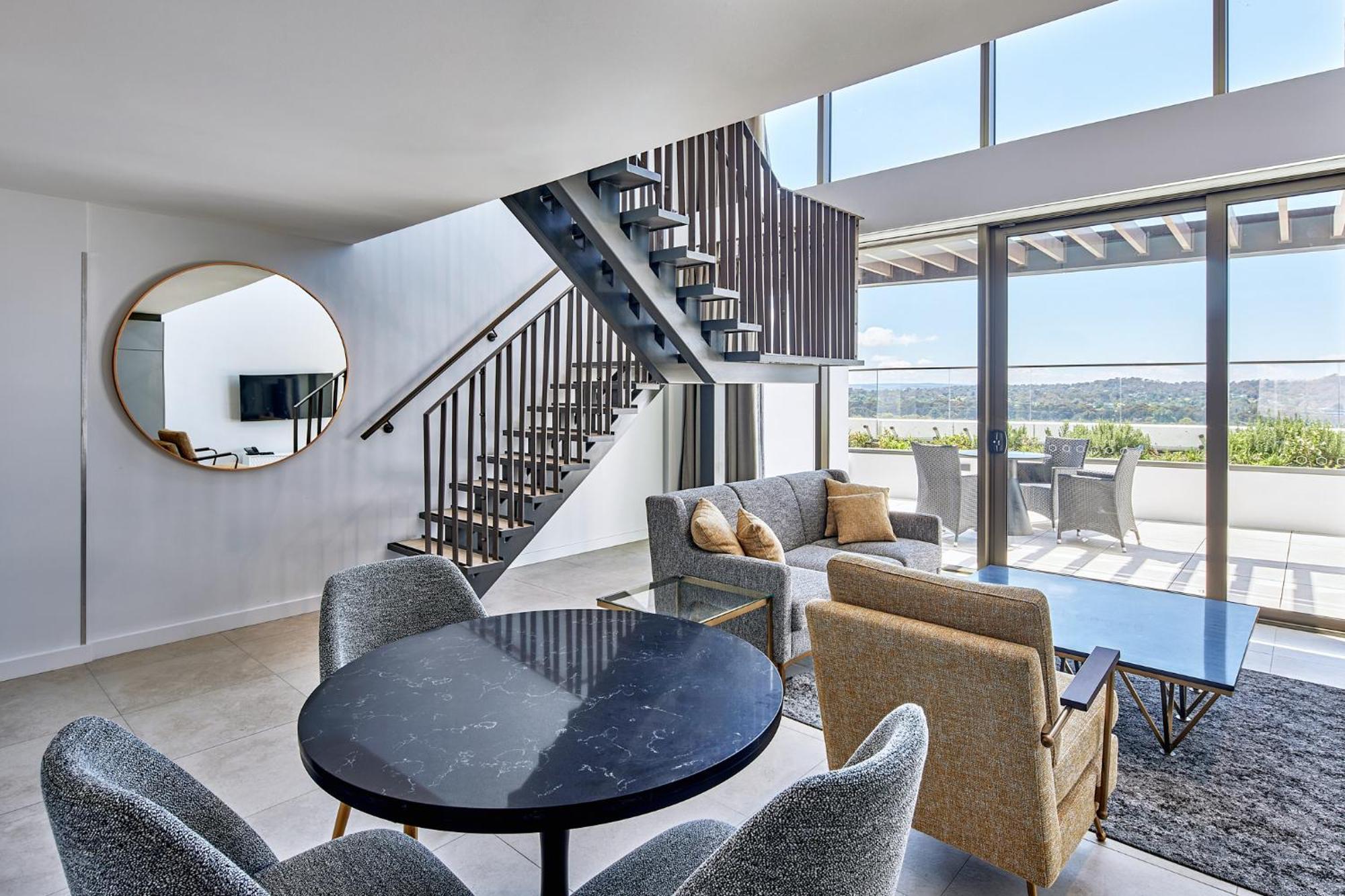 Meriton Suites Canberra Extérieur photo The interior of a typical apartment at The Standard