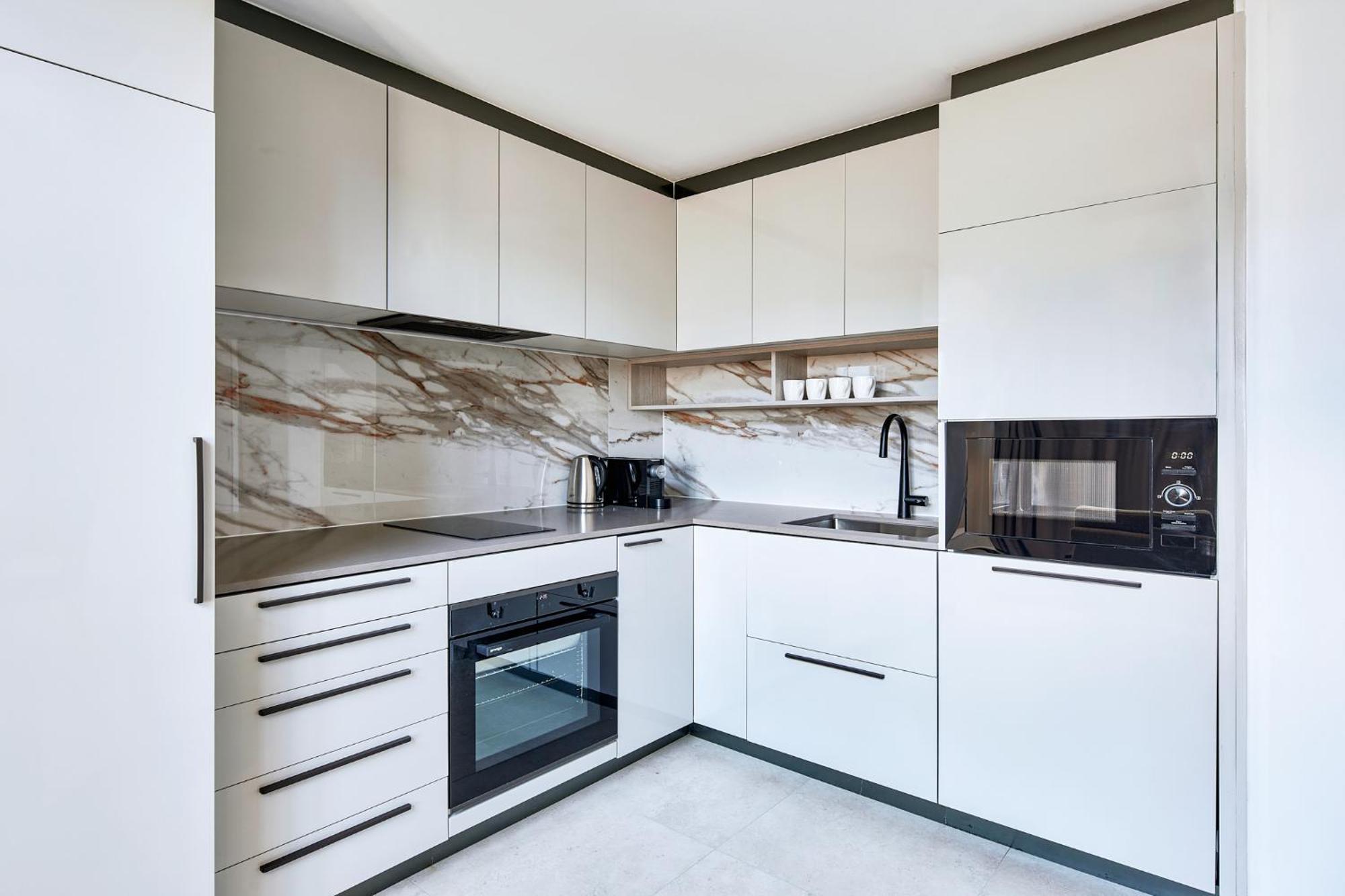 Meriton Suites Canberra Extérieur photo A modern kitchen