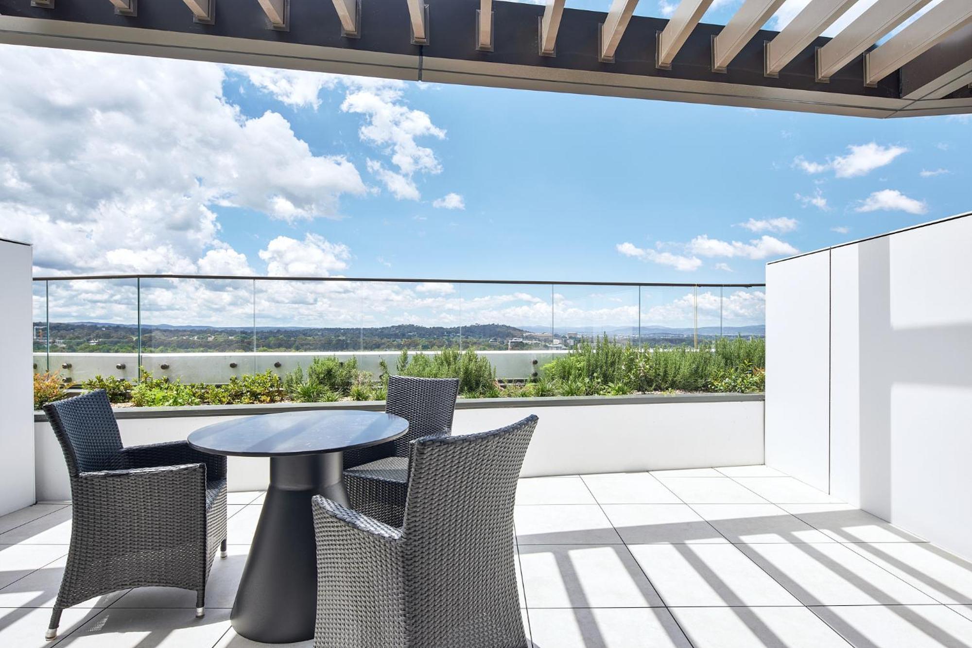 Meriton Suites Canberra Extérieur photo Skyline Residences