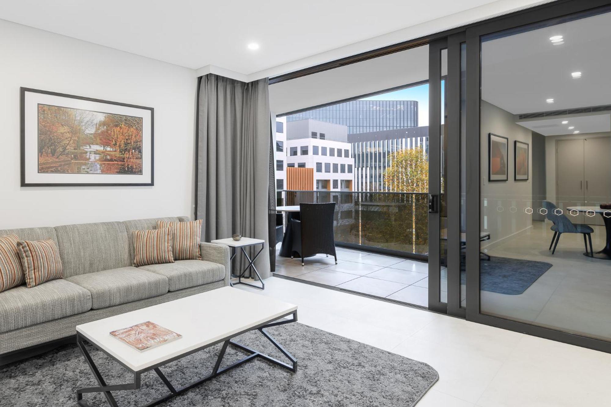 Meriton Suites Canberra Extérieur photo The interior of a typical apartment