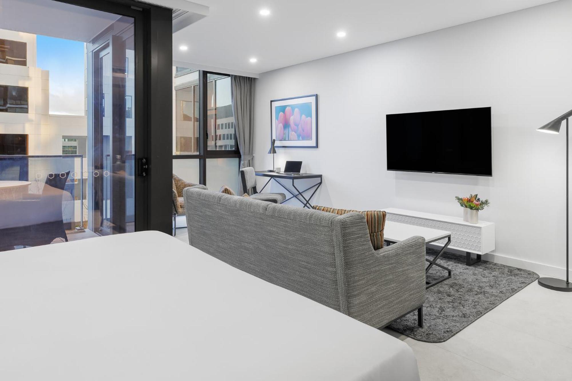 Meriton Suites Canberra Extérieur photo The interior of a typical apartment