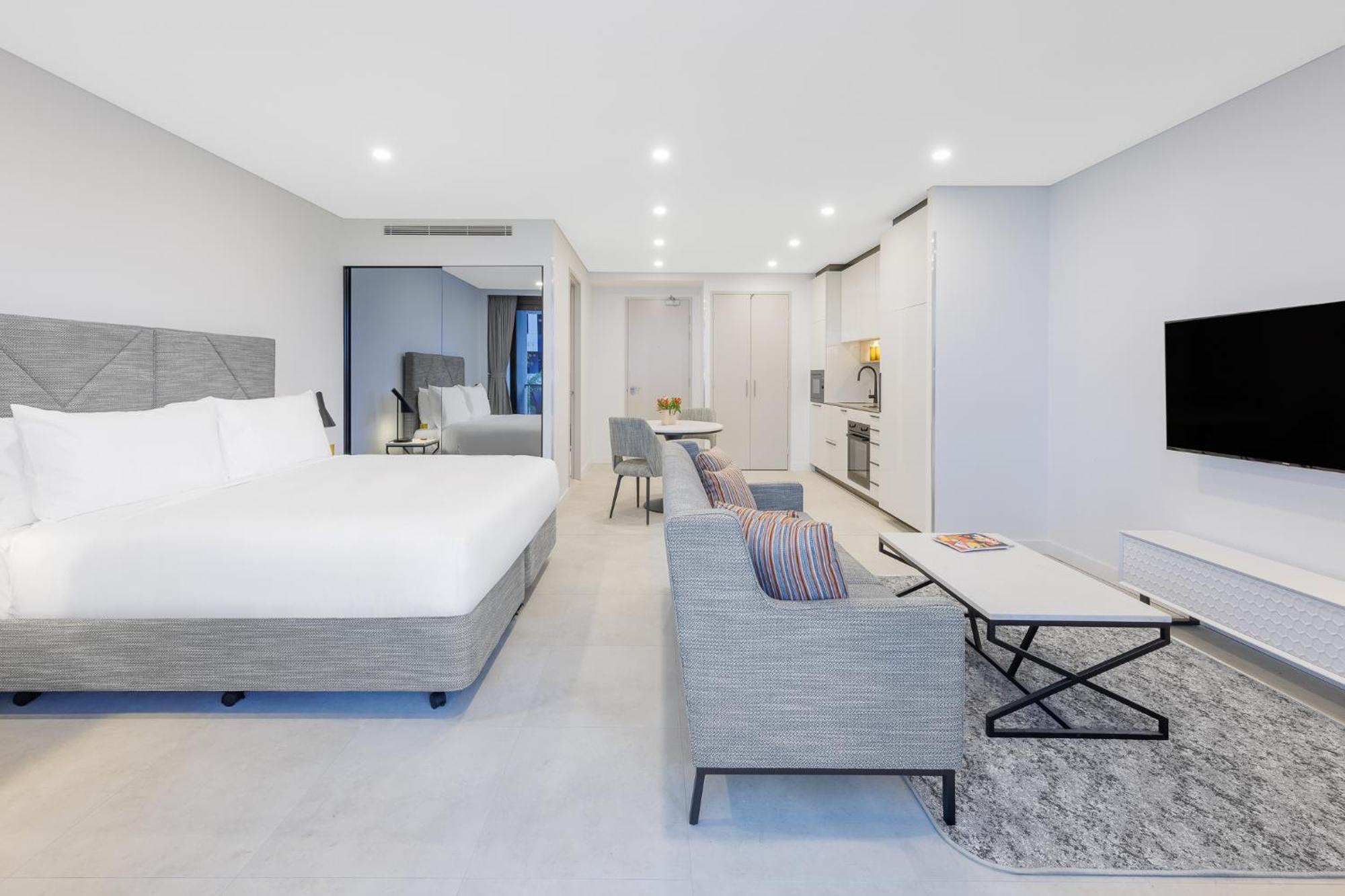 Meriton Suites Canberra Extérieur photo Studio apartment